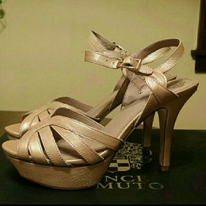 Vince Camuto heels mate metallic